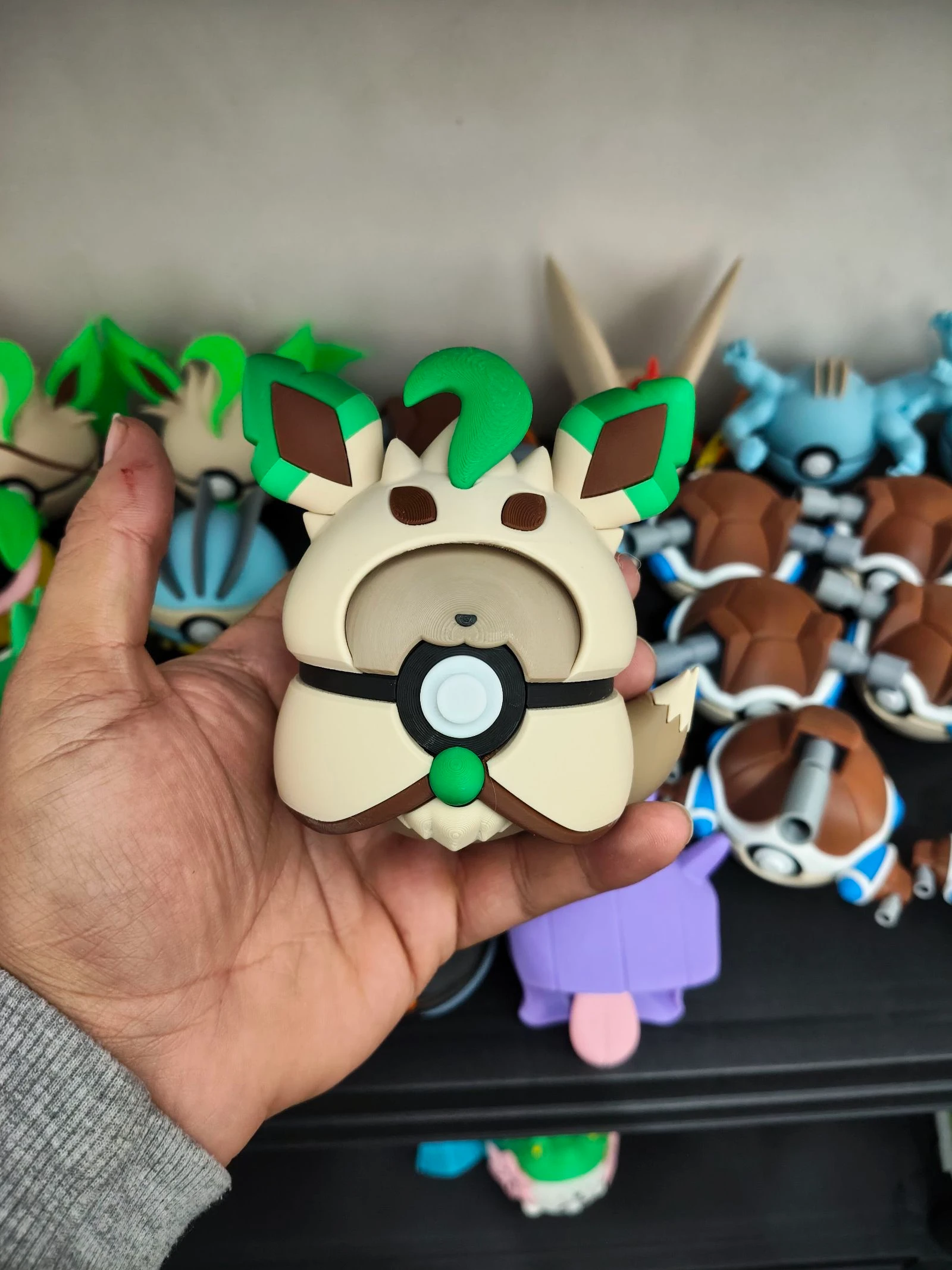 Poncho Leafeon Pokeball Pokemon  – photo 3
